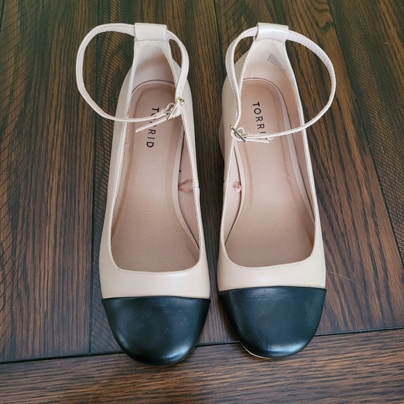 TORRID Block Heel Shoe Size 9.5 WW Extra Wide Ankle Strap Black Tan Coquette - Picture 2 of 11